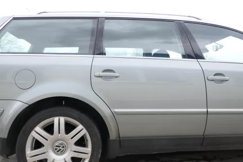 VW Passat 3B 3BG 3B6 Kombi Avant Tür hinten rechts mit Scheibe grau LA7S (167598)