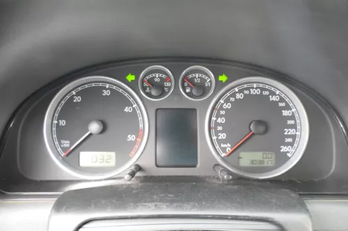 Passat 3BG Tacho Tachometer Kombiinstrument 3B0920849B Diesel BDG BAU 303.000km (167611)