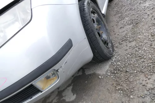 Skoda Fabia 6Y Stoßstange Stoßfänger vorne silber grau LF7T 2000-2004 - DELLE (167704)