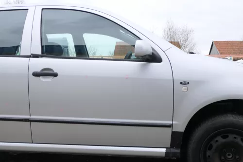 Skoda Fabia 6Y Kombi Limousine Tür vorne rechts Beifahrertür grau silber LF7T (167706)