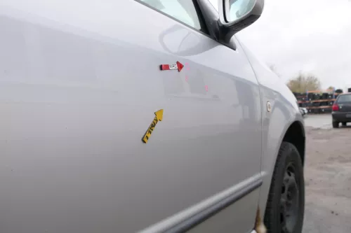 Skoda Fabia 6Y Kombi Limousine Tür vorne rechts Beifahrertür grau silber LF7T (167764)