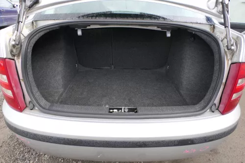 Skoda Fabia 6Y3 Stufenheck Verkleidung Teppich Kofferraum Kofferraumteppich (167778)