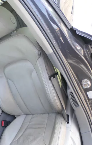 Audi Q7 4L B-Säulen Verkleidung vorne links Abdeckung um Gurt achatgrau grau (168118)