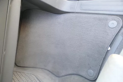 1x Original Audi Q7 4L Fußmatten Fußmatte vorne rechts grau Achatgrau