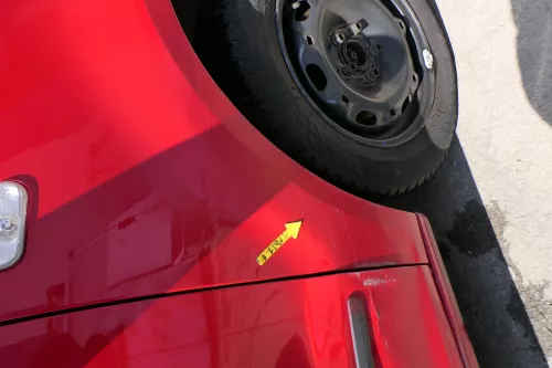 VW Fox 5Z Kotflügel vorne rechts rot LY3D - Delle (168517)