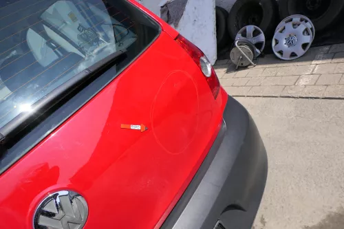 VW Fox 5Z Heckklappe Kofferraumklappe Klappe hinten + Scheibe rot LY3D - DELLE (168519)