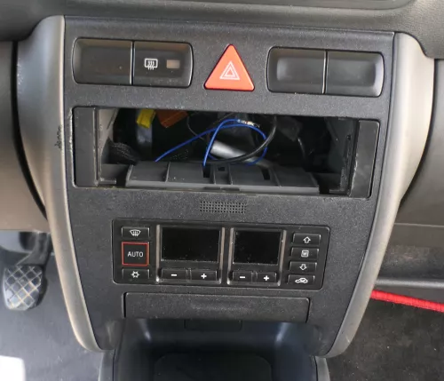 Audi A3 8L Rahmen Mittelkonsole Verkleidung um Radio Blende 8L0863263A