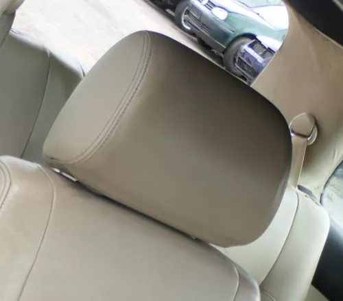 VW Golf 4 Bora Kopfstütze vorne oder hinten vorn beige besch Leder (169479)