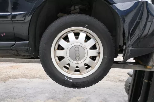 A6 4B Alufelgen Felgen 8D0601025M 6jx15H2 ET45 195/65 R15 Winterreifen 3-5mm (169714)