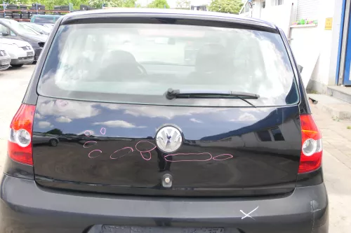 VW Fox 5Z Heckklappe Kofferraumklappe Klappe hinten + Scheibe schwarz L041 DELLE (169930)