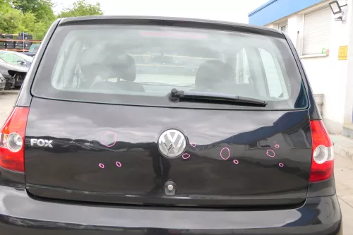 VW Fox 5Z Heckklappe Kofferraumklappe Klappe hinten + Scheibe schwarz LC9Z (170199)