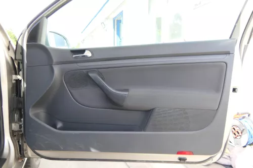 1x VW Golf 5 2/3-Türer Türverkleidung Verkleidung Tür vorne rechts (170393)