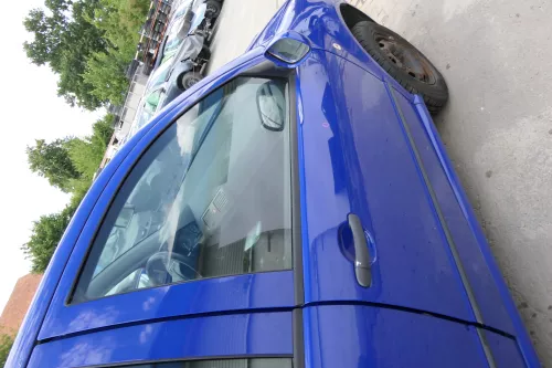 Skoda Fabia 6Y Kombi Limousine Tür vorne rechts Beifahrertür blau LF5K (170749)