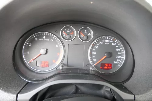 Audi A3 8P Tacho Tachometer Kombiinstrument 198.000km 8P0920901E Benzin BSE (170817)