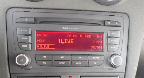Audi A3 8P Radio CD Player Original concert 8P0035186G mit Code (170818)