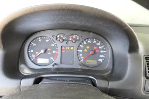 VW Golf 4 Tacho Tachometer Kombiinstrument 147.000km 1J0920802 1,4 16V 75PS 55kw (170835)