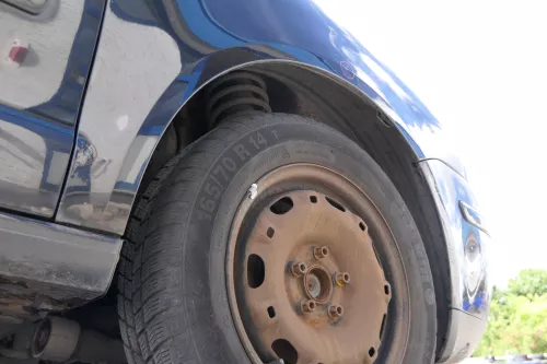 VW Polo 9N Kotflügel vorne rechts schwarz L041 bis ca.Bj.2004  (171183)