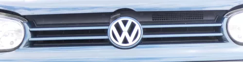 VW Golf 4 Grill Kühlergrill mit VW Zeichen Logo grün LC6X (171218)