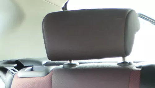 1x Seat Leon 1P Sitz hinten links / rechts Kopfstütze Kopfstützen rot /schwarz (171348)