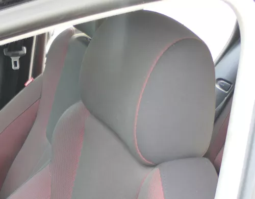 1x Seat Leon 1P Sitz vorne links / rechts Kopfstütze Kopfstützen rot /schwarz
