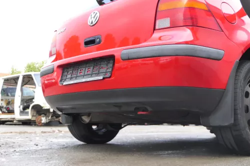 VW Golf 4 Limousine Stoßstange hinten Heckstoßstange Stoßfänger rot LP3G (171600)