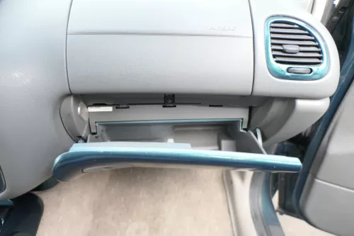 VW Sharan 7M Handschuhfach Handschuhfachdeckel Deckel Klappe grün Griff Öffner (171646)