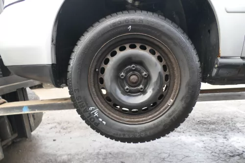 4X A4 B5 A6 4B Passat 3BG Felgen Reifen Winterreifen M+S 195/65 R15 91T 4-6mm (172010)