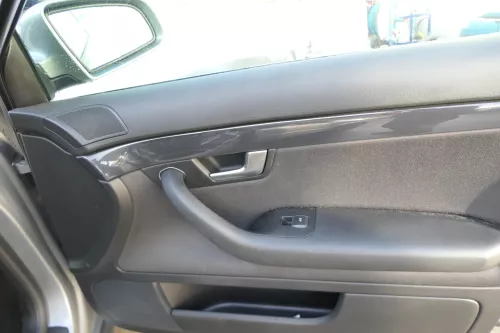 1x A4 8E B6 Türverkleidung Verkleidung Tür vorne rechts soul schwarz (172052)