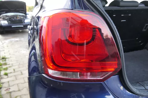 VW Polo 6R Rücklicht hinten links 6R0945095AH Rückleuchte Lampenträger orig (172375)