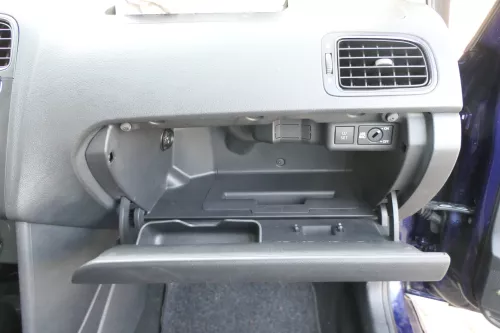VW Polo 6R Handschuhfach schwarz Handschuhfachdeckel Deckel Klappe (172388)