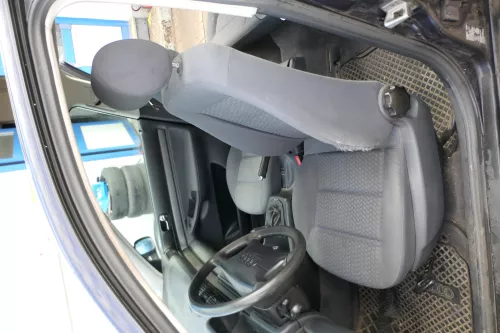 Audi A4 B5 Sitz Fahrersitz vorne links höhenverstellbar (172461)