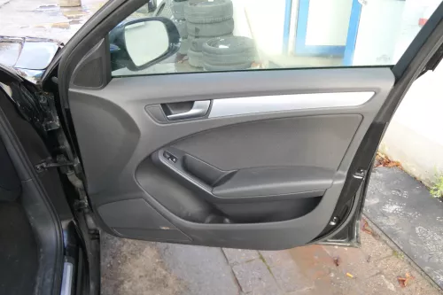 1x A4 8K B8 Türverkleidung Verkleidung Tür vorne rechts schwarz (172742)