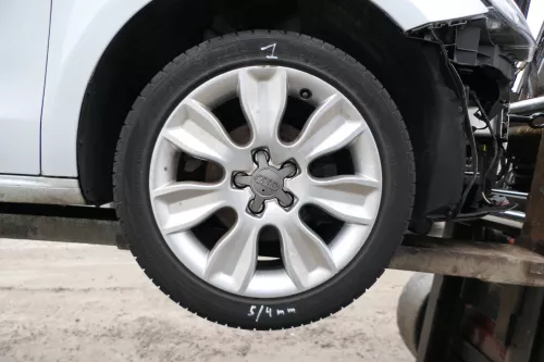 4x Audi A1 8X Alufelgen 215/45R16 90V Sommerreifen Reifen 4-5mm 8X0601025B /AS (173056)