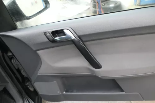 1x VW Polo 9N Türverkleidung Verkleidung Tür vorne rechts 2/3-Türer Beifahrertür (173217)