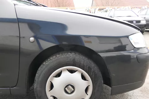 Seat Ibiza 6K Vario Kotflügel vorne rechts schwarz LA9Y Facelift 1999-2002 (173260)