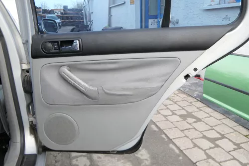 1x Golf 4 1J Limousine Türverkleidung Verkleidung Tür hinten rechts grau Griff (173296)
