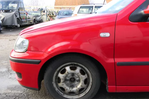 VW Polo 6N2 Kotflügel vorne links rot LP3G (bis unterm Schweller) (173363)