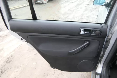 1x VW Golf 4 1J Kombi Türverkleidung Verkleidung Tür hinten links schwarz  (173401)