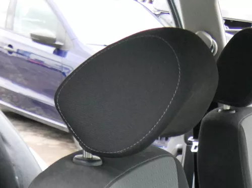 1x VW Golf 4 Bora Kopfstütze vorne vorn weiße Nähte schwarz rechts oder links (173403)