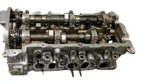 VW Golf Bora nur Zylinderkopf mit Nockenwelle von Motor AGZ 2.3 (173694)