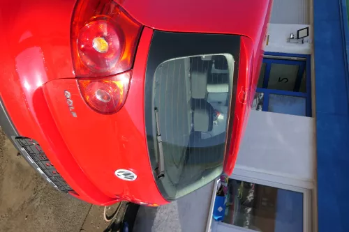 VW Golf 5 V Heckklappe hinten Kofferraumklappe + Scheibe rot LY3D - Delle (174003)