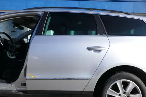 VW Passat 3C Kombi Variant Tür hinten links silber LA7W -OHNE Anbauteile  - Rost (174038)