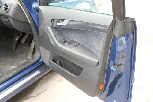 1x A3 8P Türverkleidung Verkleidung Tür vorn rechts 4/5-Türer  (175034)