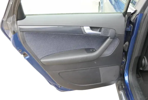 1x Audi A3 8P Türverkleidung Verkleidung Tür hinten links 4/5-Türer schwarz