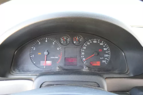 Audi A4 B5 Tacho Tachometer Kombiinstrument 220.000km 8D0920901D Benziner 1,6 (175448)