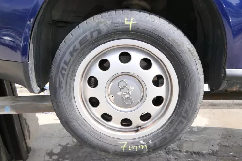 4x Audi A3 8L Alufelgen Reifen 195/65 R15 Sommerreifen 5-7mm 8L0601025E (175477)