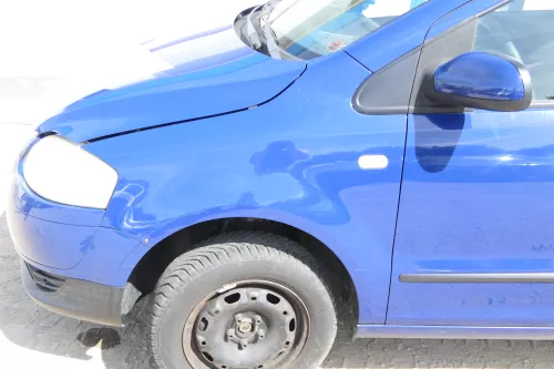 VW Fox Kotflügel vorne links blau LL5M (175500)
