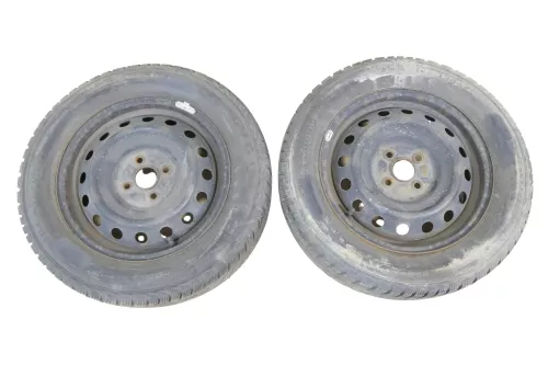 2x Toyota Yaris 195/60 R15 88T Winterreifen 5,5jx15H2 ET45  ca.4-5mm (175729)