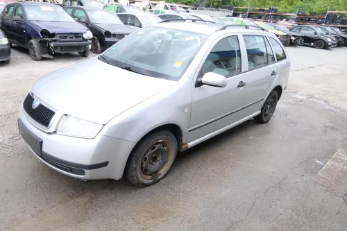 Skoda Fabia 6Y Stoßstange Stoßfänger vorne silber grau LF7T 2000-2004  (176023)