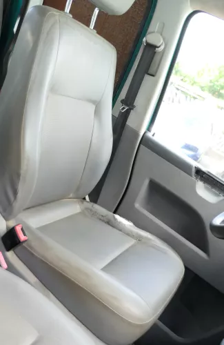VW T5 Sitz vorne links Fahrersitz grau - ohne Kopfstütze (176415)